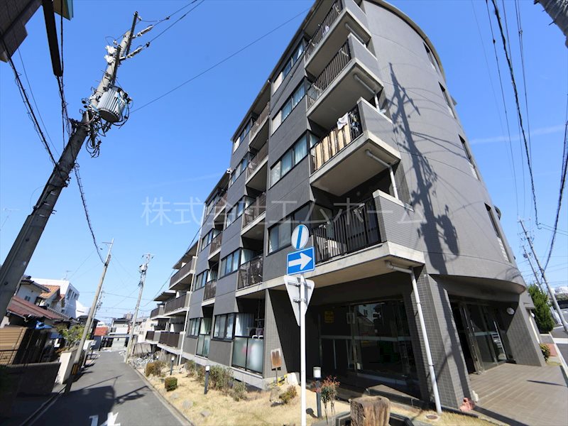 名古屋市昭和区前山町のマンションの建物外観