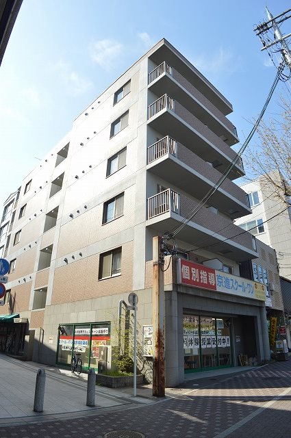 京都市中京区西ノ京円町のマンションの建物外観