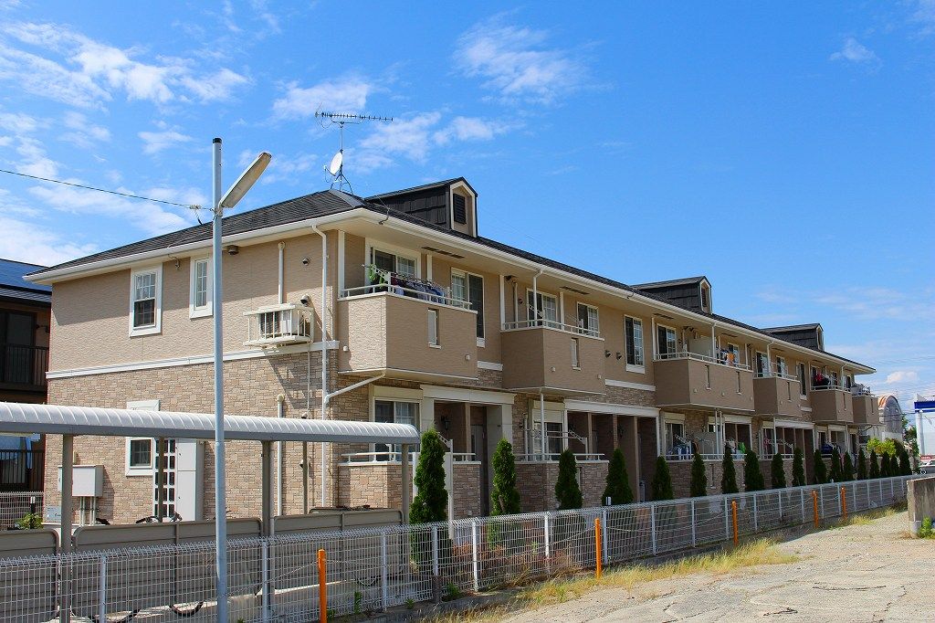 神戸市西区玉津町西河原のアパートの建物外観
