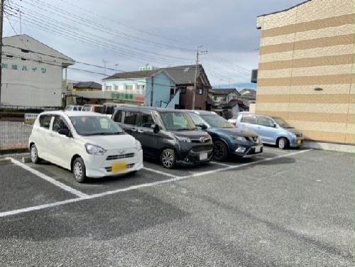 【レオパレスレビューの駐車場】