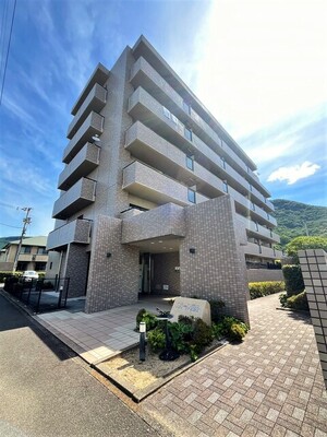 スカール屋島の建物外観