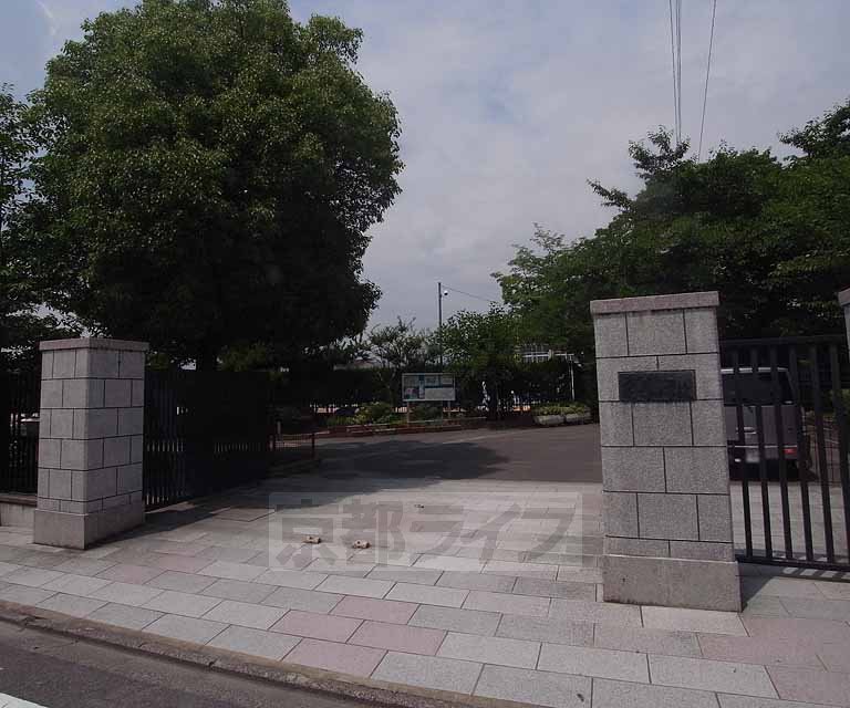 【京都市右京区花園寺ノ内町のアパートの小学校】