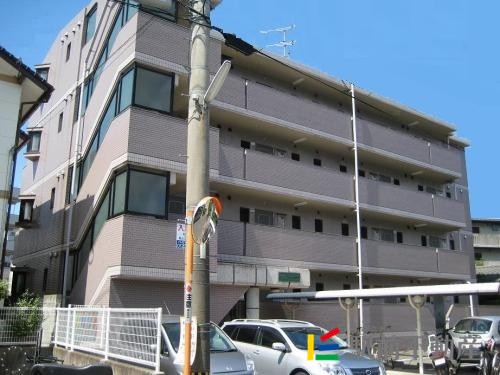 福岡市東区唐原のマンションの建物外観