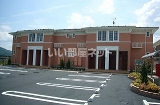 世羅郡世羅町大字寺町のアパートの建物外観