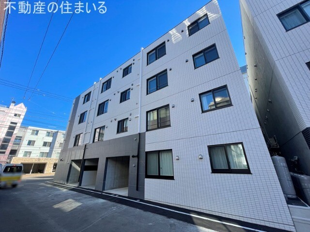 札幌市南区澄川三条のマンションの建物外観