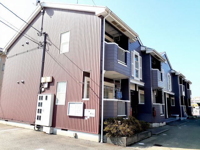 小松市宝町のアパートの建物外観