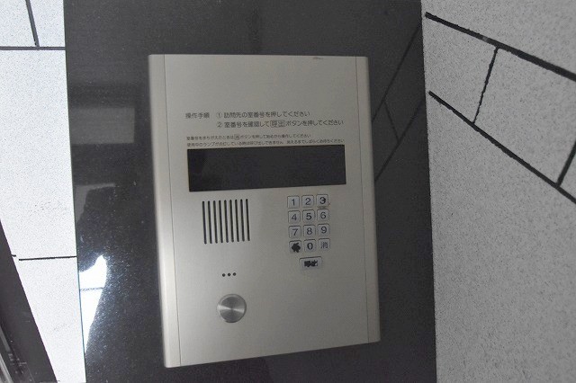 【広島市安佐北区可部南のマンションのエントランス】