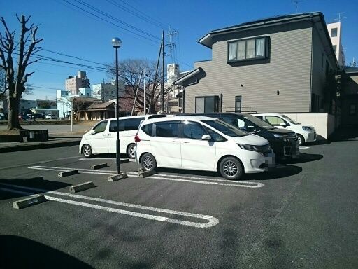 【サン・フィオーレ赤津の駐車場】