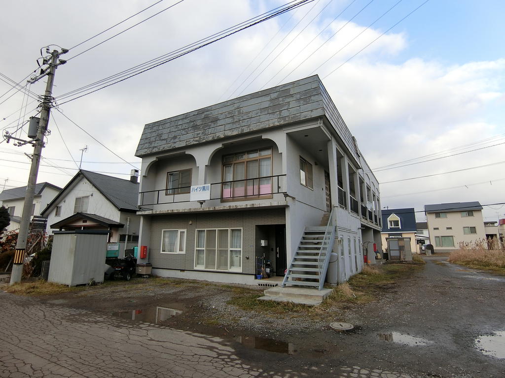 余市郡余市町黒川町のアパートの建物外観