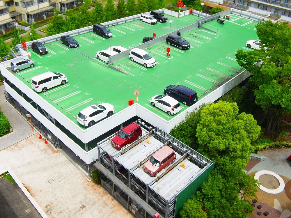 【ロイヤルパークス新田の駐車場】