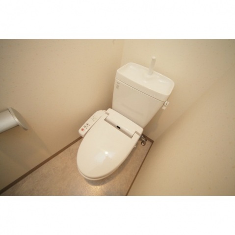 トイレ　温水洗浄便座