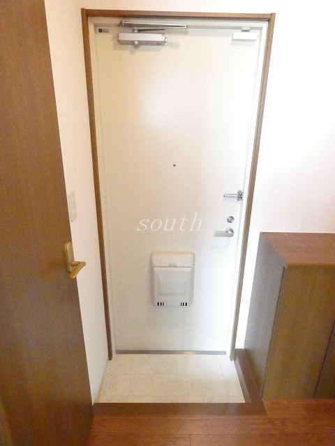 玄関　シューズＢＯＸ付きの玄関