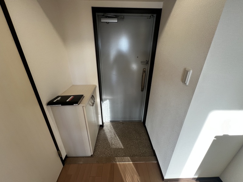 玄関　玄関にも収納があります
