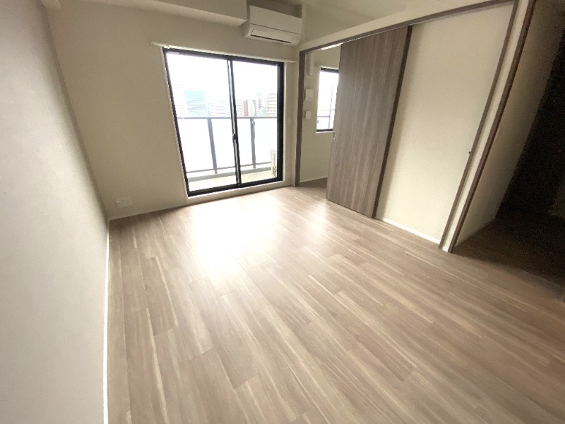 居室・リビング　白を基調にした明るいお部屋です。