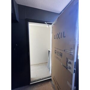 玄関　同物件写真 2026.0725撮影時