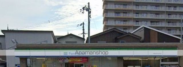 コンビニ　ファミリーマート（コンビニ）まで666m