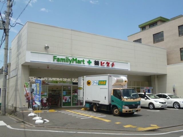 コンビニ　【徒歩5分】ファミリーマート 薬ヒグチ西陣北店（コンビニ）まで400m