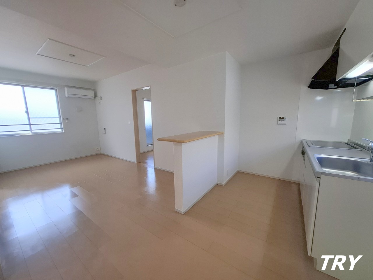 居室・リビング　明るいリビング！