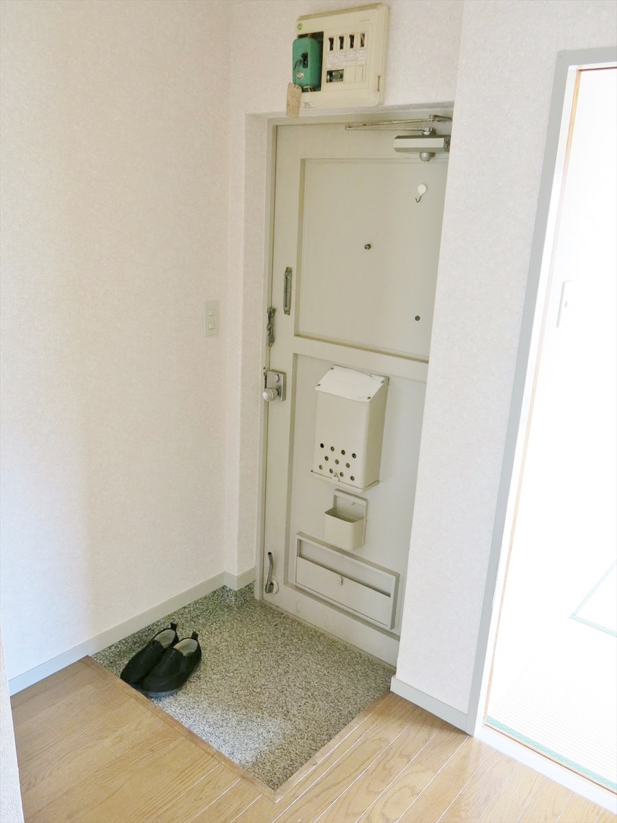 千早町ローヤルコーポの玄関写真