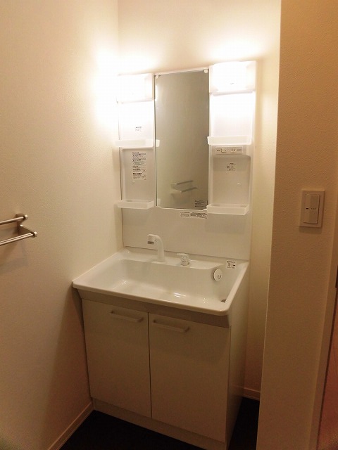 洗面設備　シャワー付き洗面台