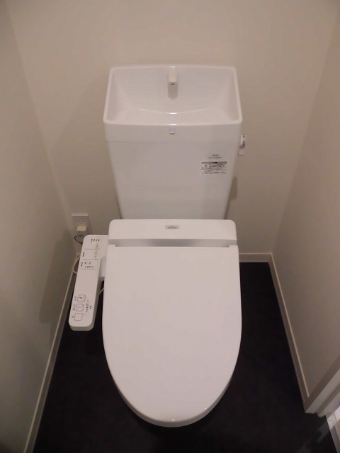 トイレ　温水洗浄便座機能付き