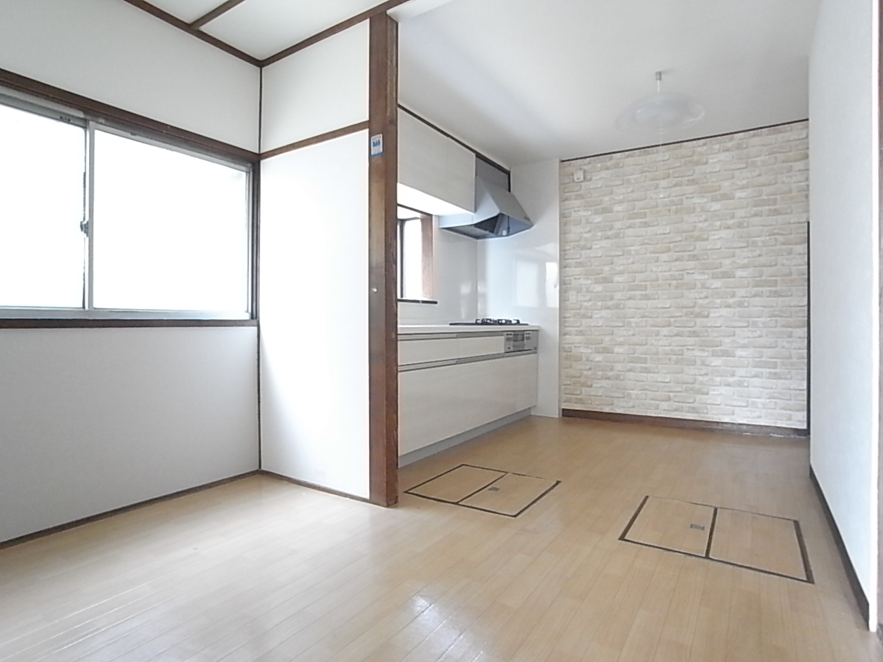 上高丸3丁目貸家の居間写真