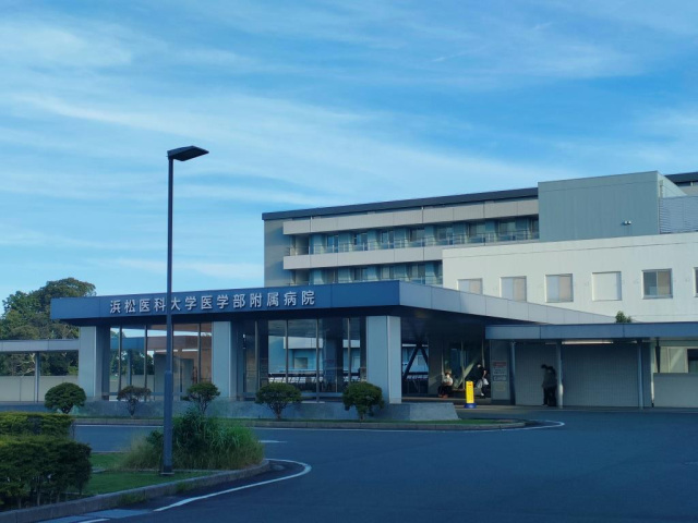 病院　国立大学法人浜松医科大学医学部附属病院（病院）まで682m
