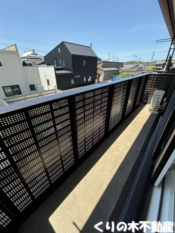 バルコニー　陽当たり良好なバルコニーです