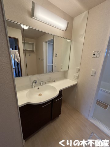 洗面設備　使いやすい洗面所です