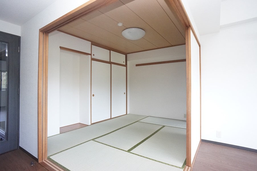 スーパー　アピタ戸塚店（スーパー）まで852m