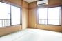 居室・リビング　2面採光の明るい和室6帖