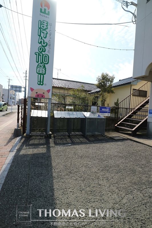 バルコニー　敷地内にゴミ置き場があります。