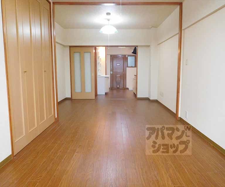 居室・リビング　広々した洋室