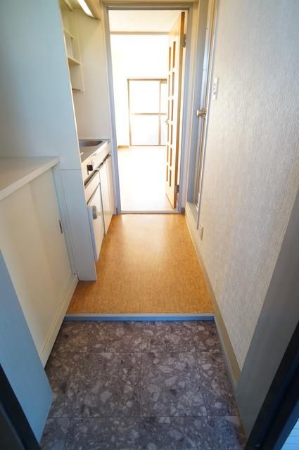 玄関　玄関には下駄箱があるので、いつでもスッキリ片付きます！