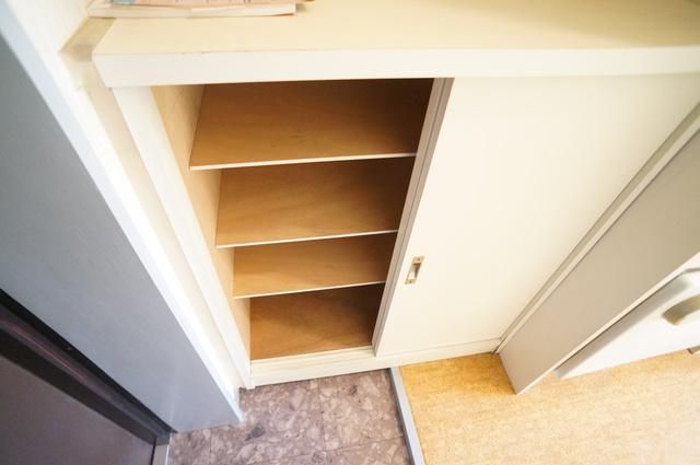 その他設備　玄関には下駄箱があるのでスッキリとした空間を保てます！