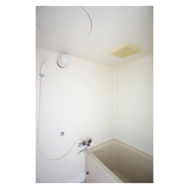 バス・シャワールーム　大きめのバスタブです