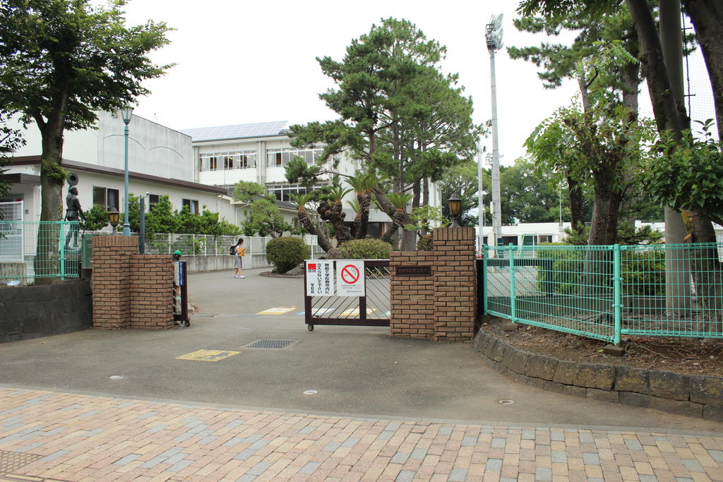 小学校　葵小学校（小学校）まで720m