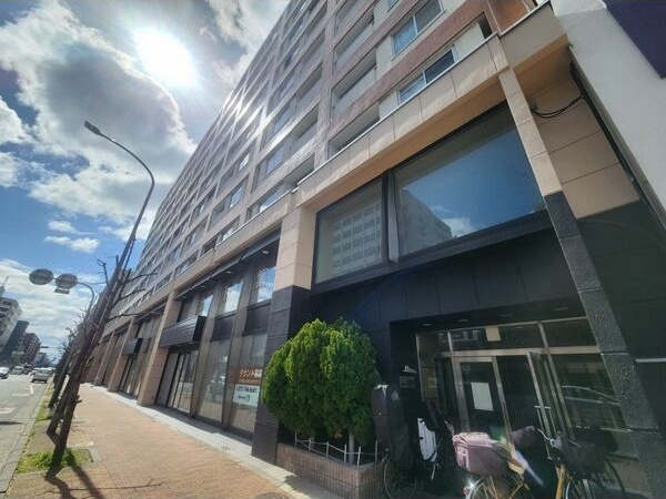 京都市右京区西院三蔵町のマンションの建物外観