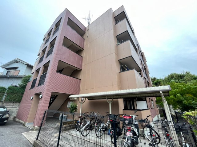 堺市中区平井のマンションの建物外観