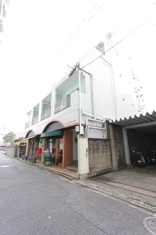 建物外観　1Ｆはお洒落な飲食店です☆