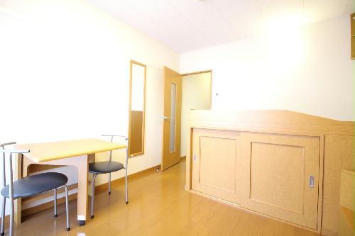 収納　ベッドの下は大型収納スペースになっています♪