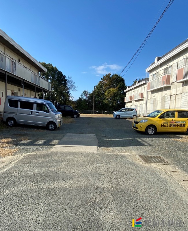 【松嶋ハイツIVの駐車場】