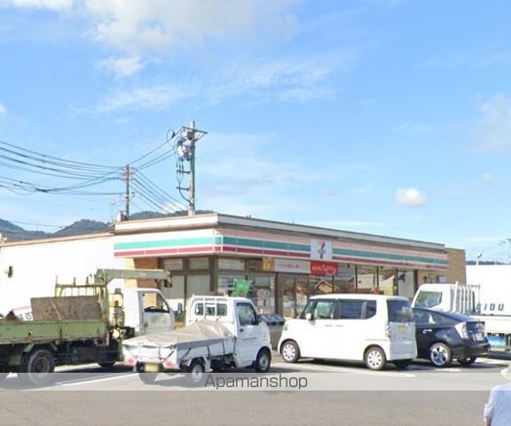コンビニ　セブンイレブン（コンビニ）まで705m