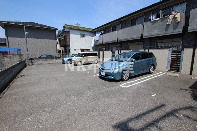 駐車場　駐車場があるので、車を買う予定の方も安心です