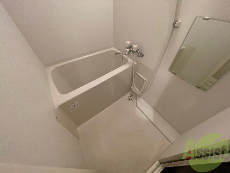 バス・シャワールーム　お風呂になります。一日の疲れを癒してくださいね。