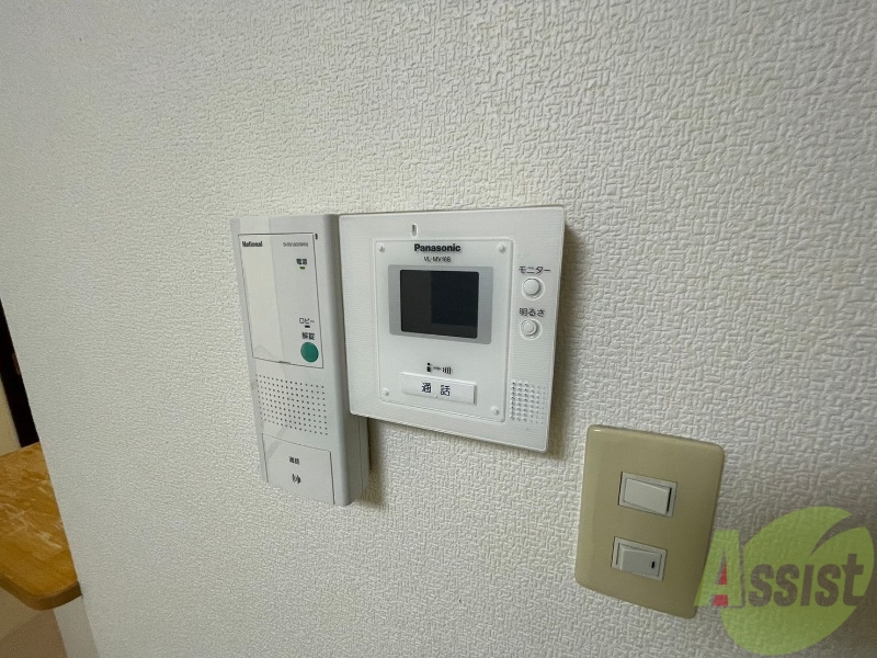 セキュリティ　ＴＶモニター付インターホンです。来客者の顔が見えるので安心！