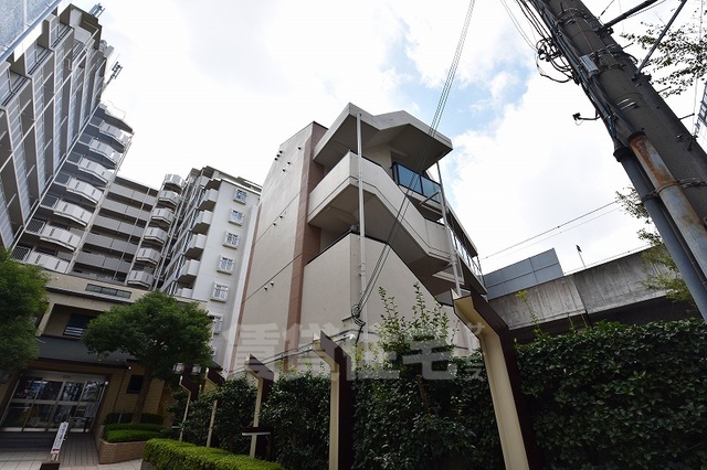 東大阪市高井田のマンションの建物外観