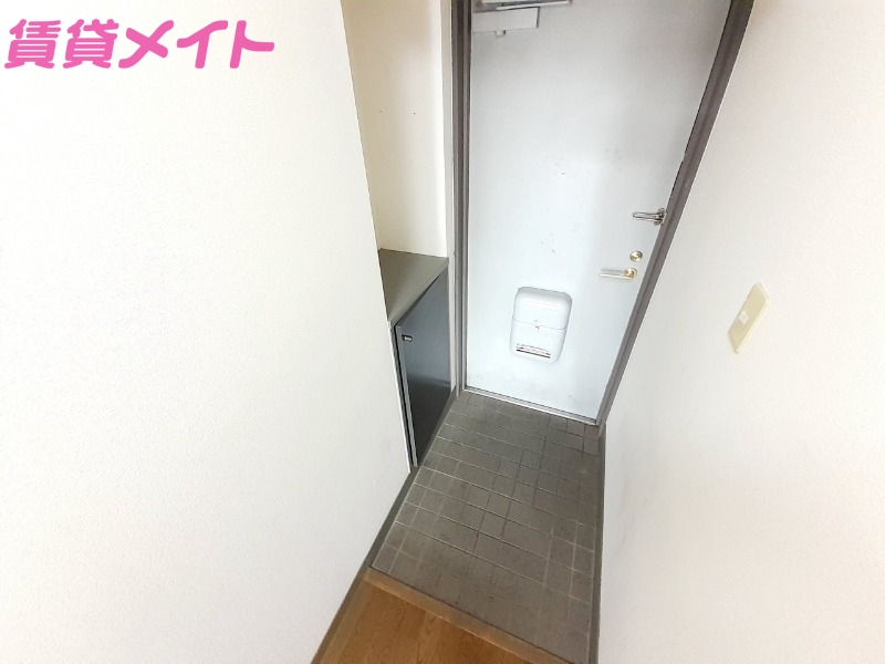 玄関　同タイプ部屋写真です。