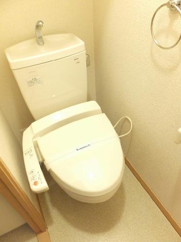 トイレ　温水洗浄便座設置済み
