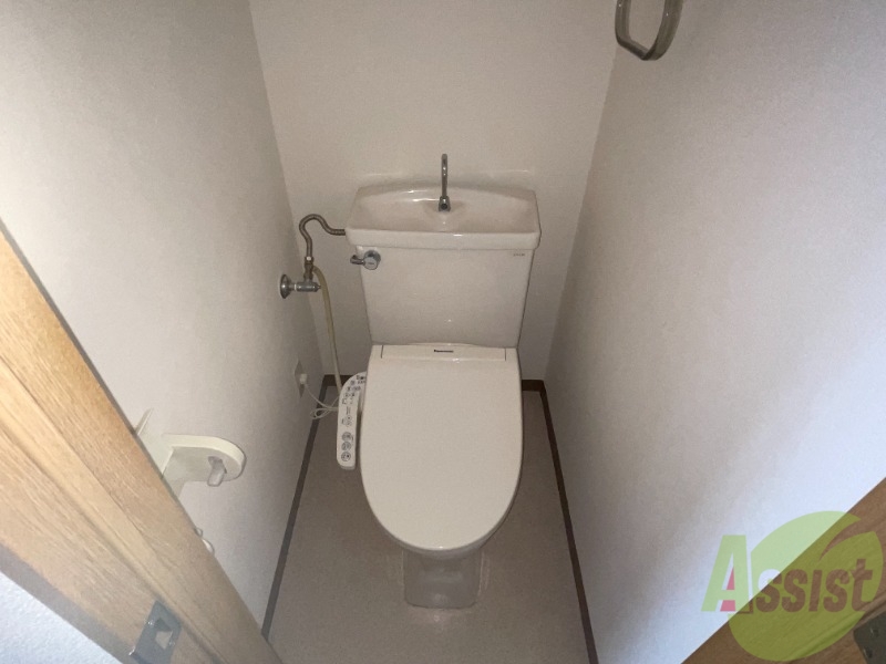 トイレ　温水洗浄便座付きのトイレは、使用しやすそうですね。